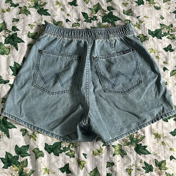 WRANGLER x URBAN OUTFITTERS Light Blue Denim High Rise Shorts with Attached Belt - Picture 2 of 7